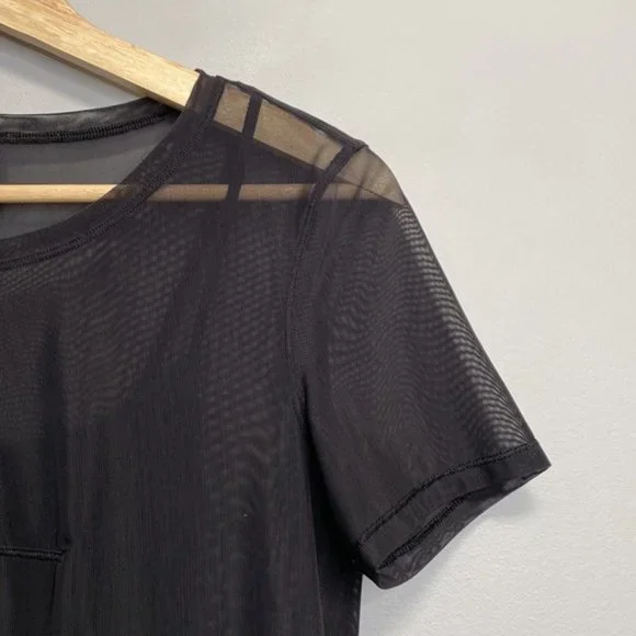 ❗️SOLD❗️2018 Lululemon Black Mesh Short Sleeve Mini Ready To Reach Dress Size 6 - Picture 4 of 8